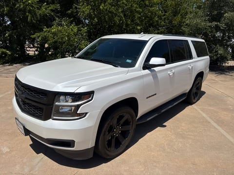 1 image of 2017 Chevrolet Suburban LT