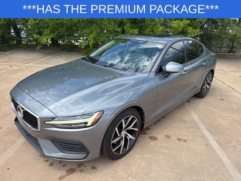 1 image of 2020 Volvo S60 T5 Momentum