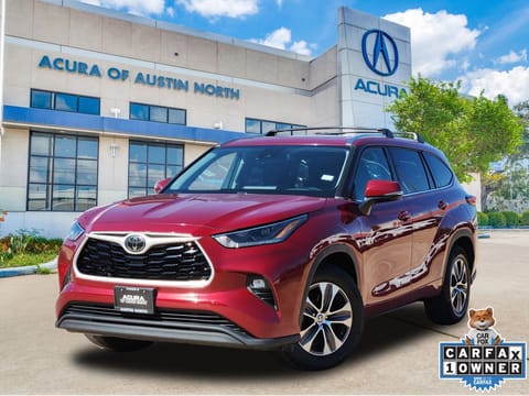 1 image of 2021 Toyota Highlander XLE