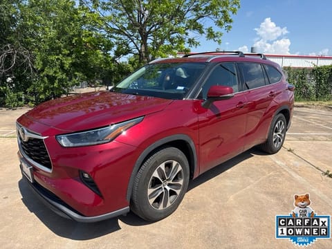 1 image of 2021 Toyota Highlander XLE