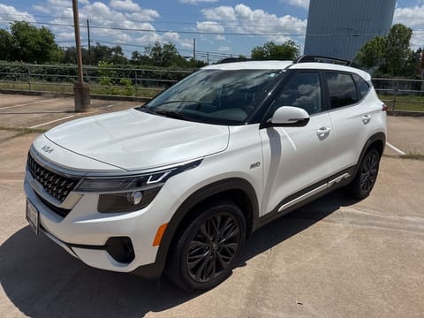 1 image of 2022 Kia Seltos Nightfall