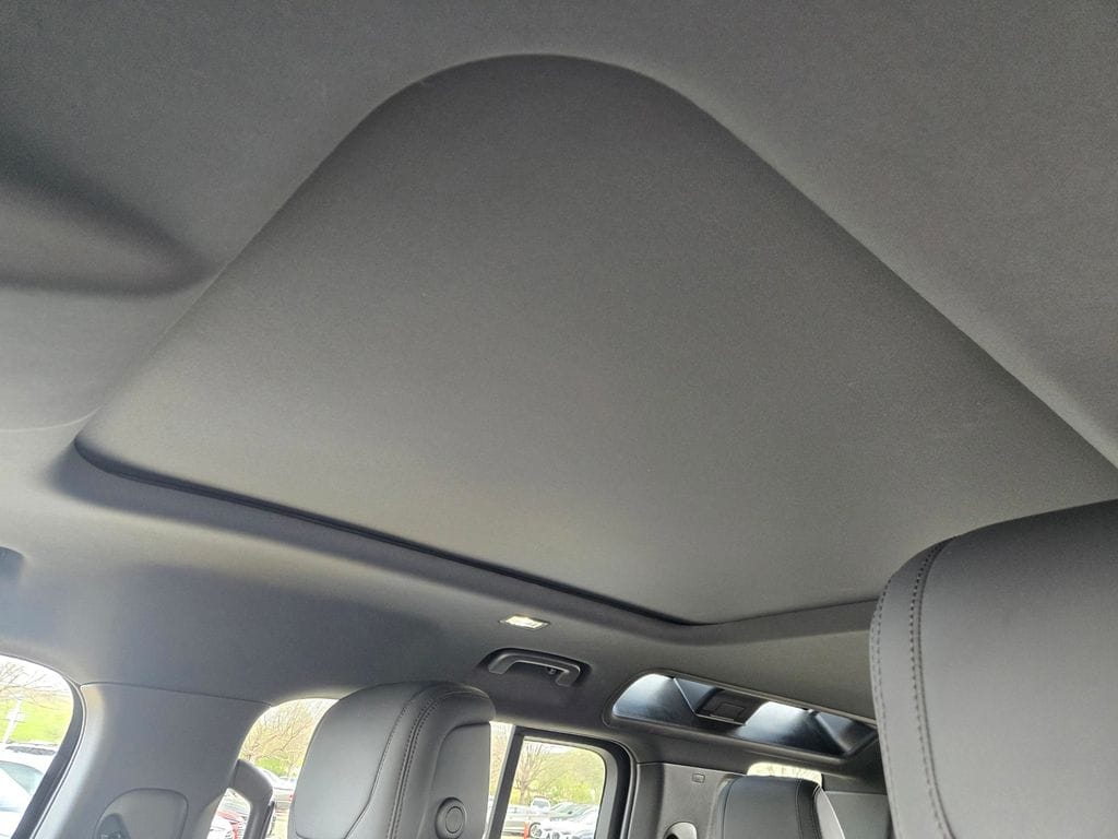 2024 Land Rover Defender SE - Photo 21