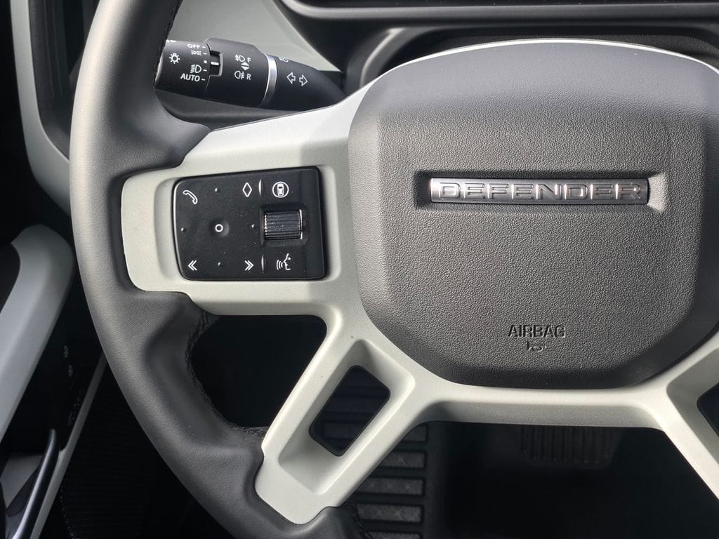 2024 Land Rover Defender SE - Photo 15