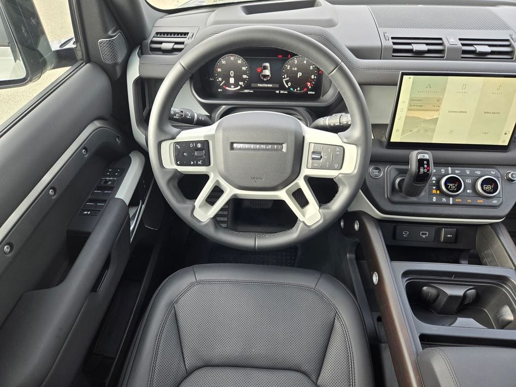 2024 Land Rover Defender SE - Photo 13