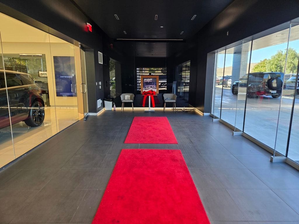 2024 Land Rover Defender SE - Photo 43