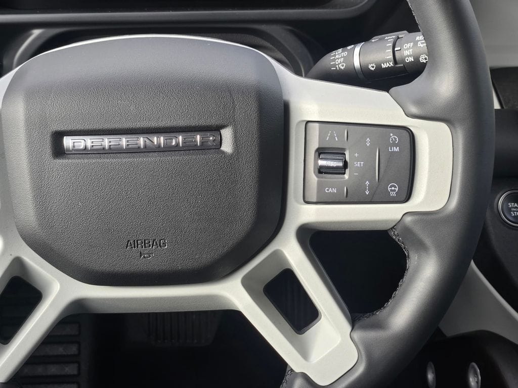 2024 Land Rover Defender SE - Photo 16