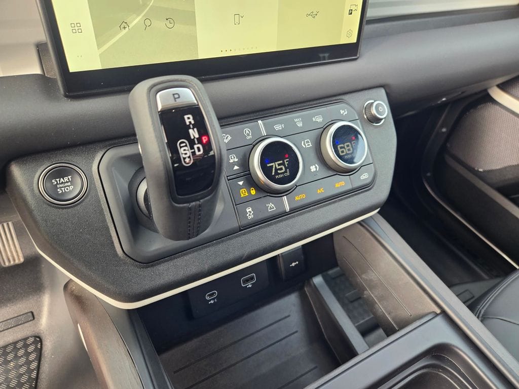 2024 Land Rover Defender SE - Photo 23