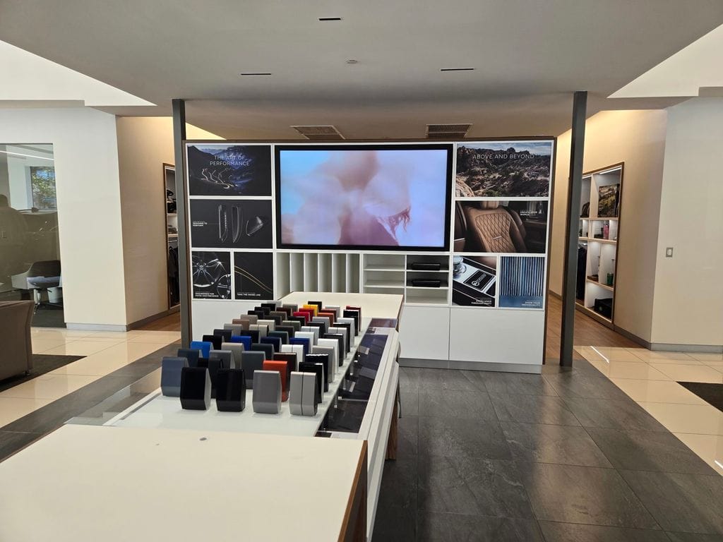 2024 Land Rover Defender SE - Photo 42