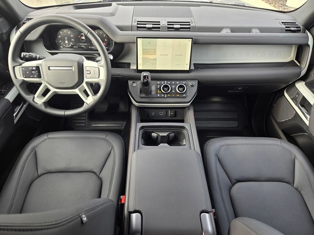 2024 Land Rover Defender SE - Photo 12