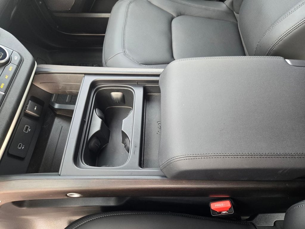 2024 Land Rover Defender SE - Photo 24