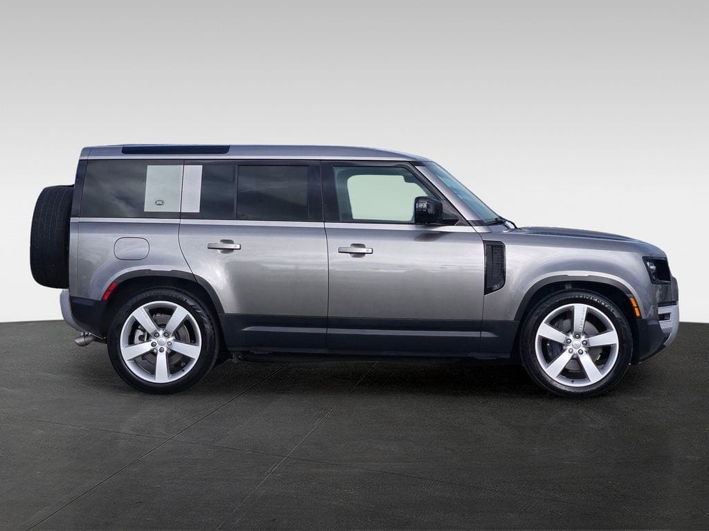 2024 Land Rover Defender SE - Photo 7