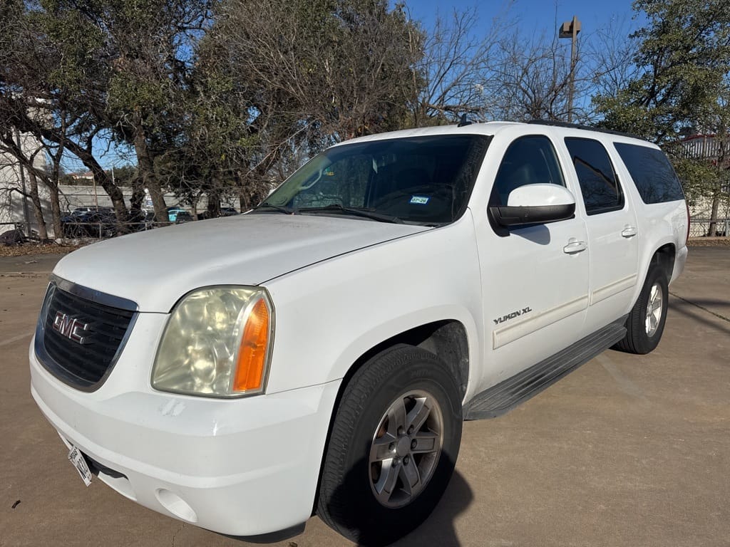 2011 GMC Yukon SLE's photo