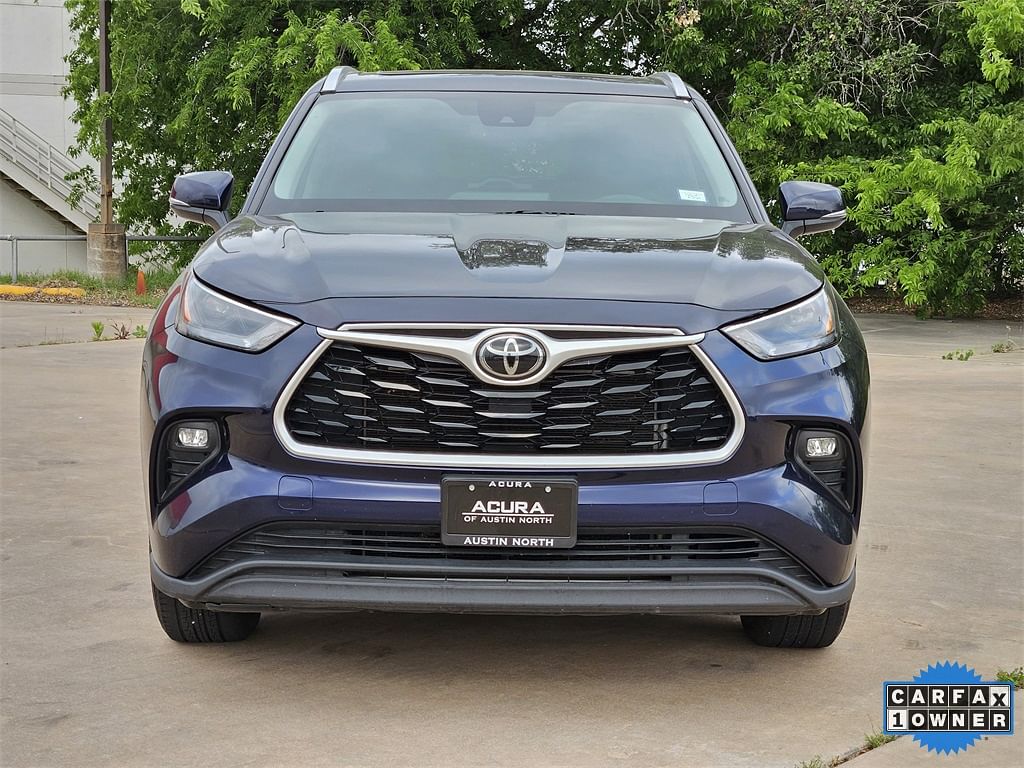 Used 2022 Toyota Highlander XLE with VIN 5TDGZRAH1NS093452 for sale in Austin, TX