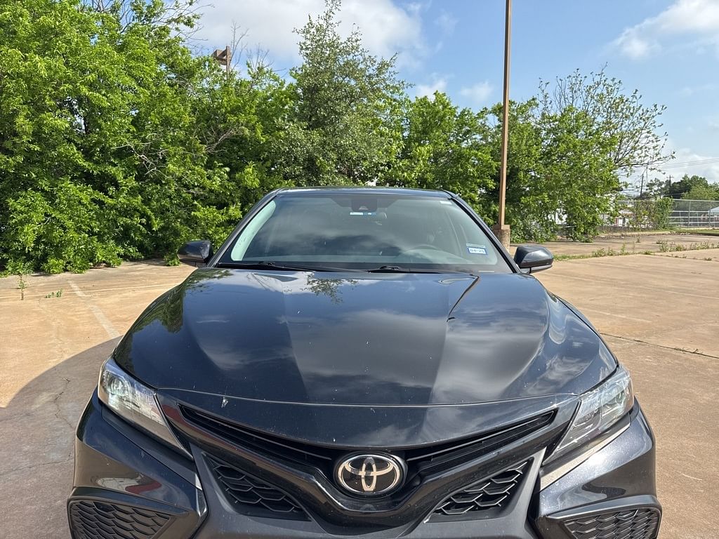 Used 2021 Toyota Camry SE with VIN 4T1G11AK4MU513957 for sale in Austin, TX