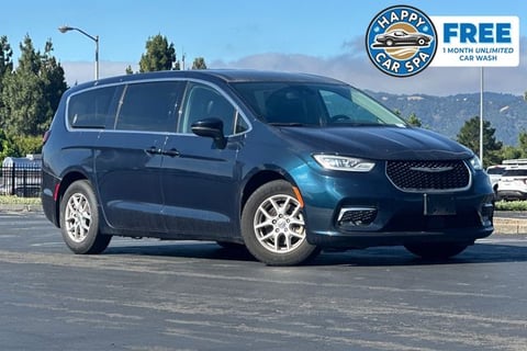 1 image of 2023 Chrysler Pacifica Touring L