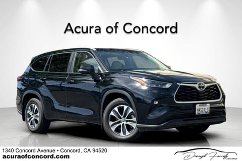 1 image of 2024 Toyota Highlander XLE