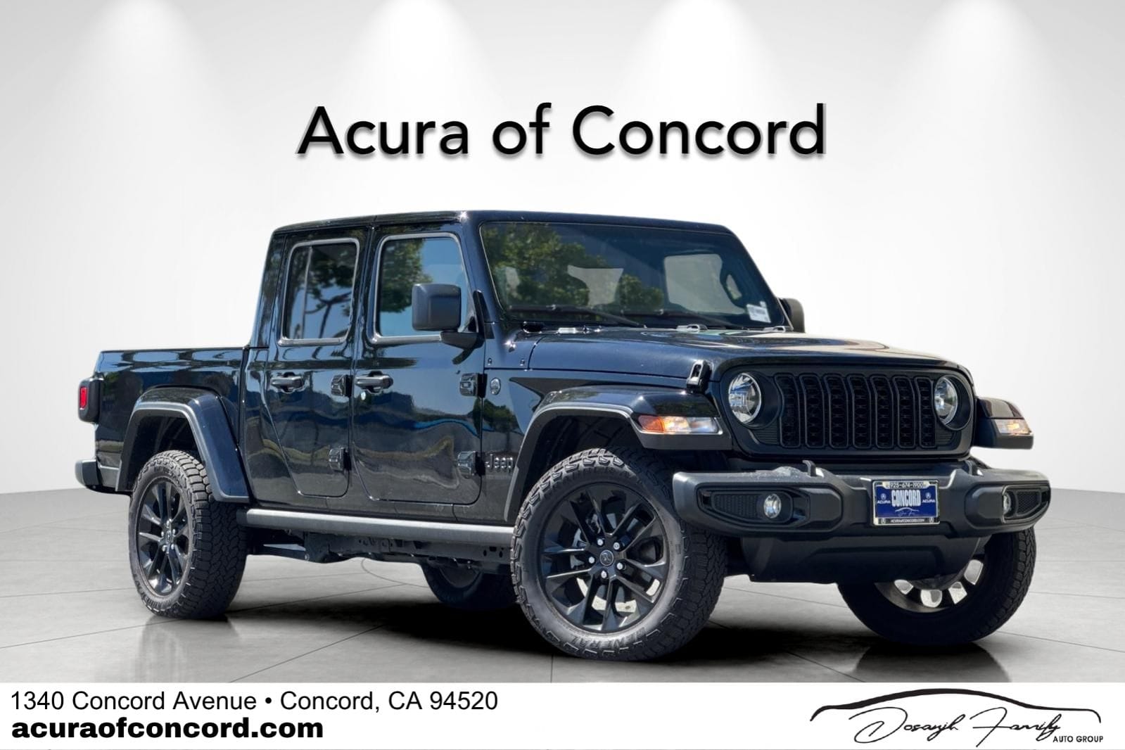 2025 Jeep Gladiator Nighthawk Auto's photo