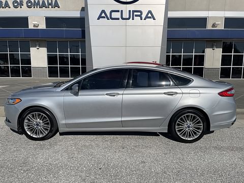 1 image of 2014 Ford Fusion SE