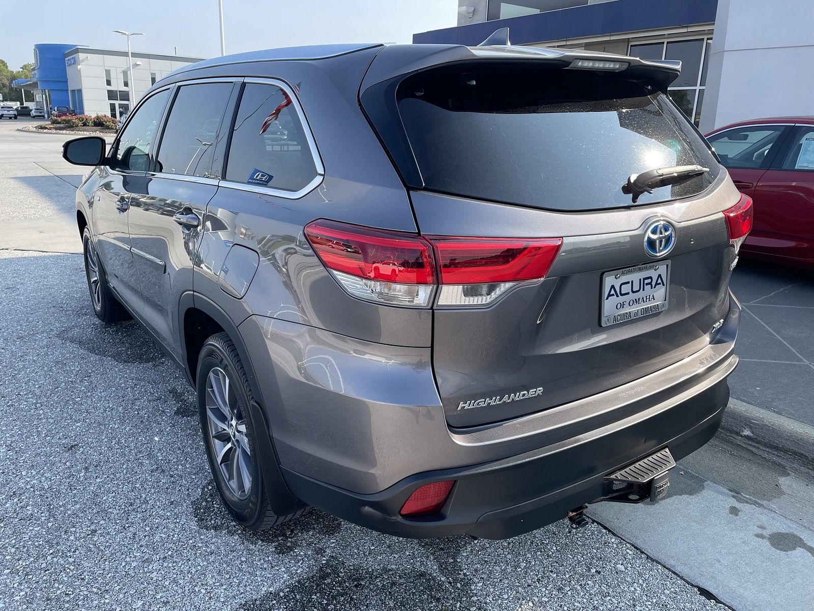 Used 2019 Toyota Highlander XLE with VIN 5TDJGRFH3KS063384 for sale in Omaha, NE