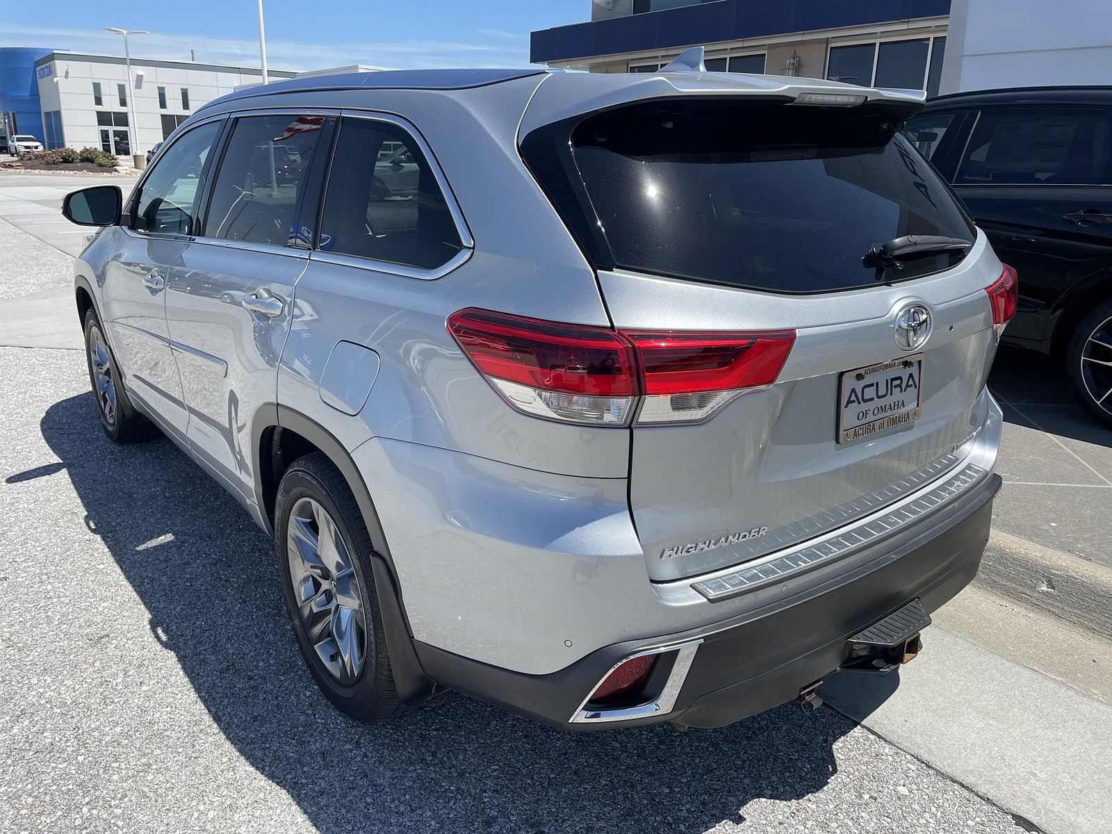 Used 2018 Toyota Highlander Limited with VIN 5TDDZRFH4JS875685 for sale in Omaha, NE