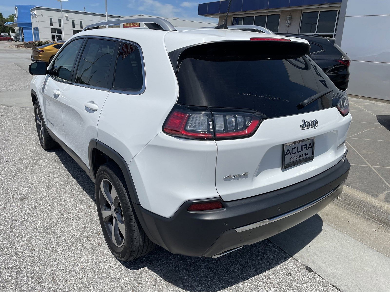 Used 2019 Jeep Cherokee Limited with VIN 1C4PJMDX4KD430247 for sale in Omaha, NE