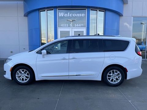 1 image of 2020 Chrysler Pacifica Touring L