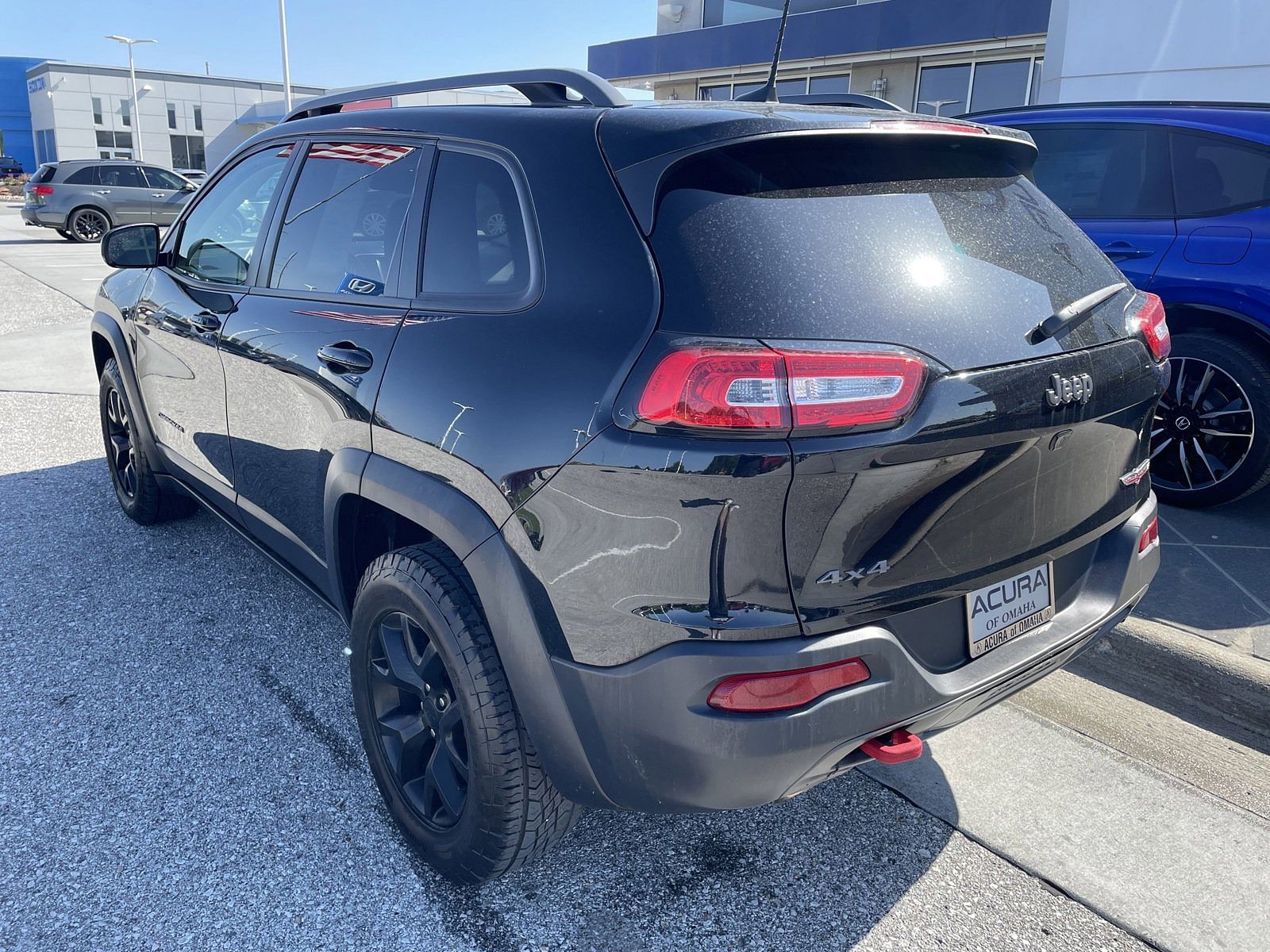 Used 2017 Jeep Cherokee Trailhawk with VIN 1C4PJMBS7HW663883 for sale in Omaha, NE