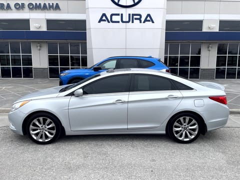 1 image of 2013 Hyundai Sonata SE