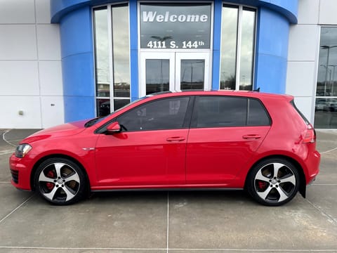 1 image of 2016 Volkswagen Golf GTI SE w/Performance Pkg