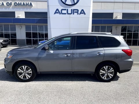 1 image of 2019 Nissan Pathfinder SL