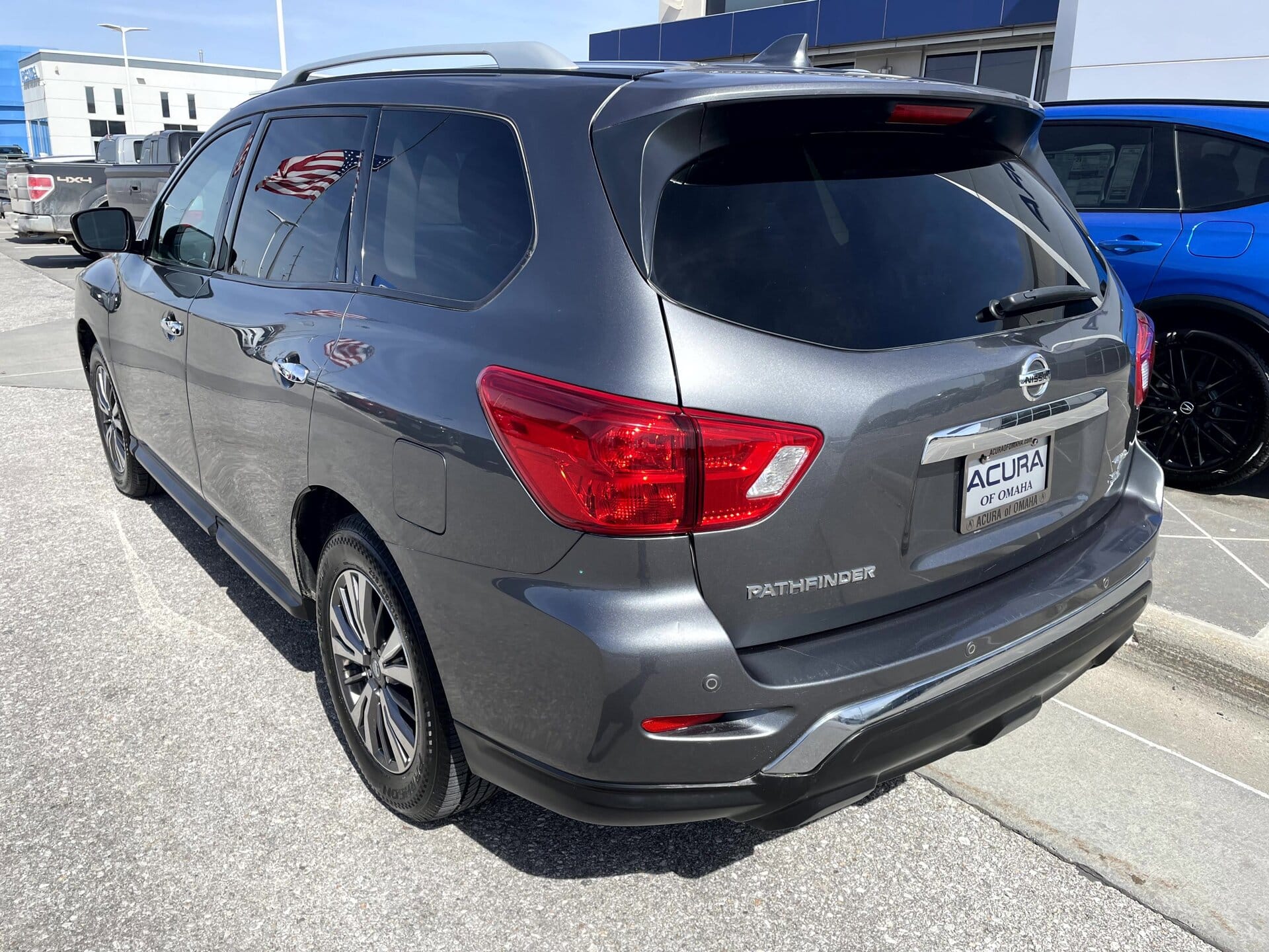 Used 2019 Nissan Pathfinder SL with VIN 5N1DR2MM3KC596377 for sale in Omaha, NE