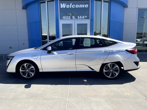 1 image of 2021 Honda Clarity Plug-In Hybrid