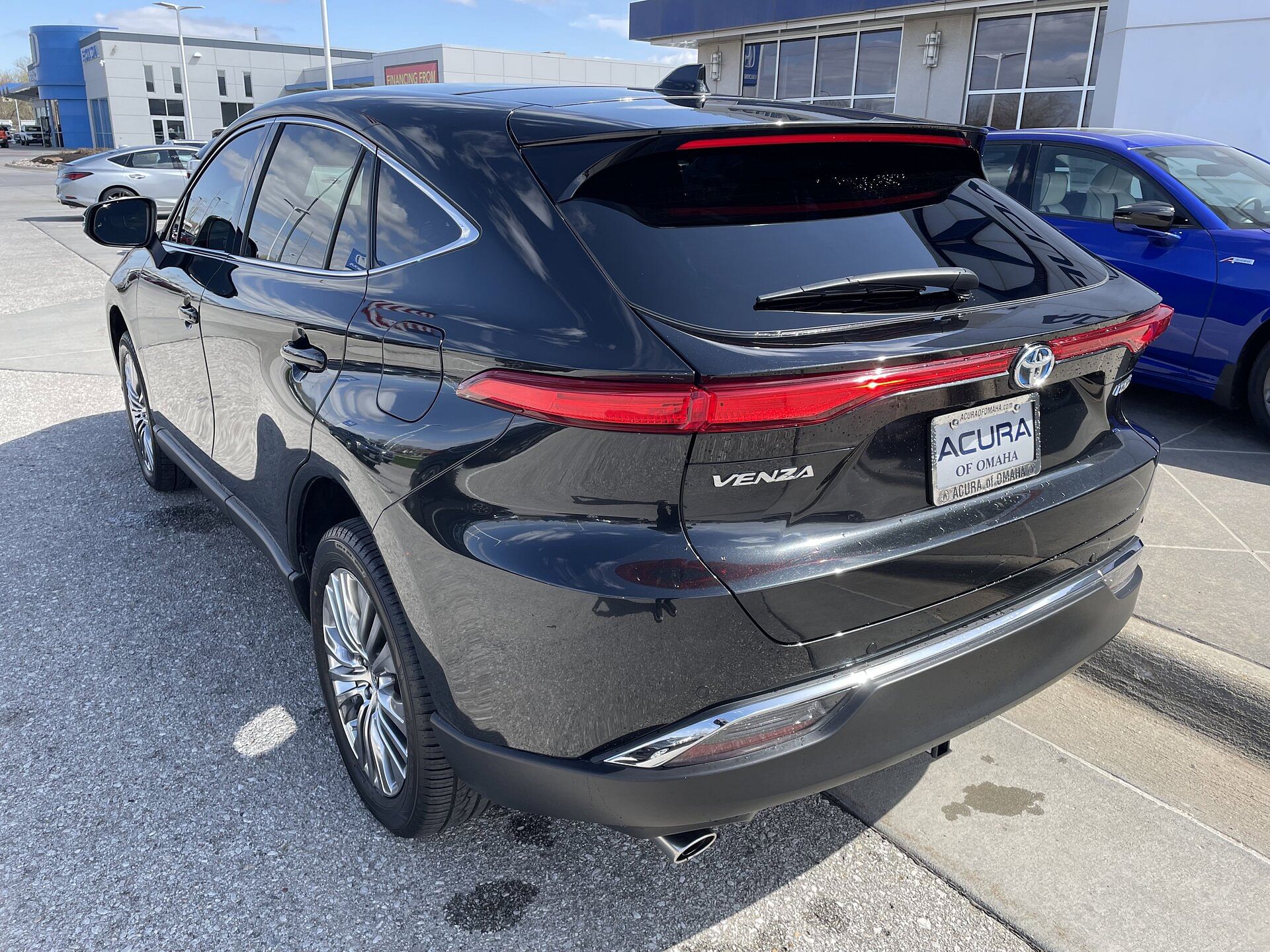 Used 2023 Toyota Venza Limited with VIN JTEAAAAH1PJ123074 for sale in Omaha, NE