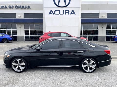 1 image of 2018 Honda Accord Sedan Touring 1.5T