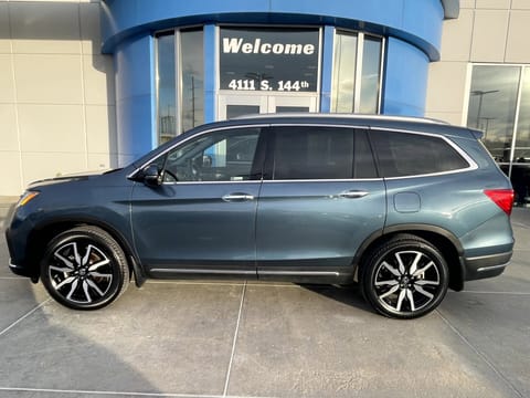 1 image of 2021 Honda Pilot Touring 8-Passenger
