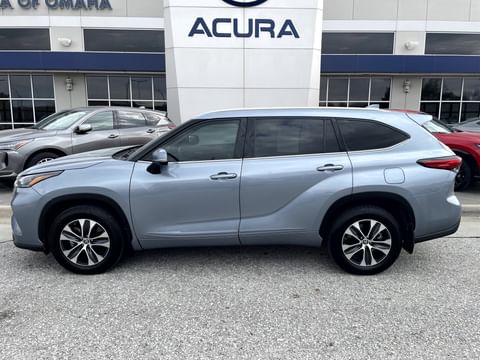 1 image of 2021 Toyota Highlander XLE