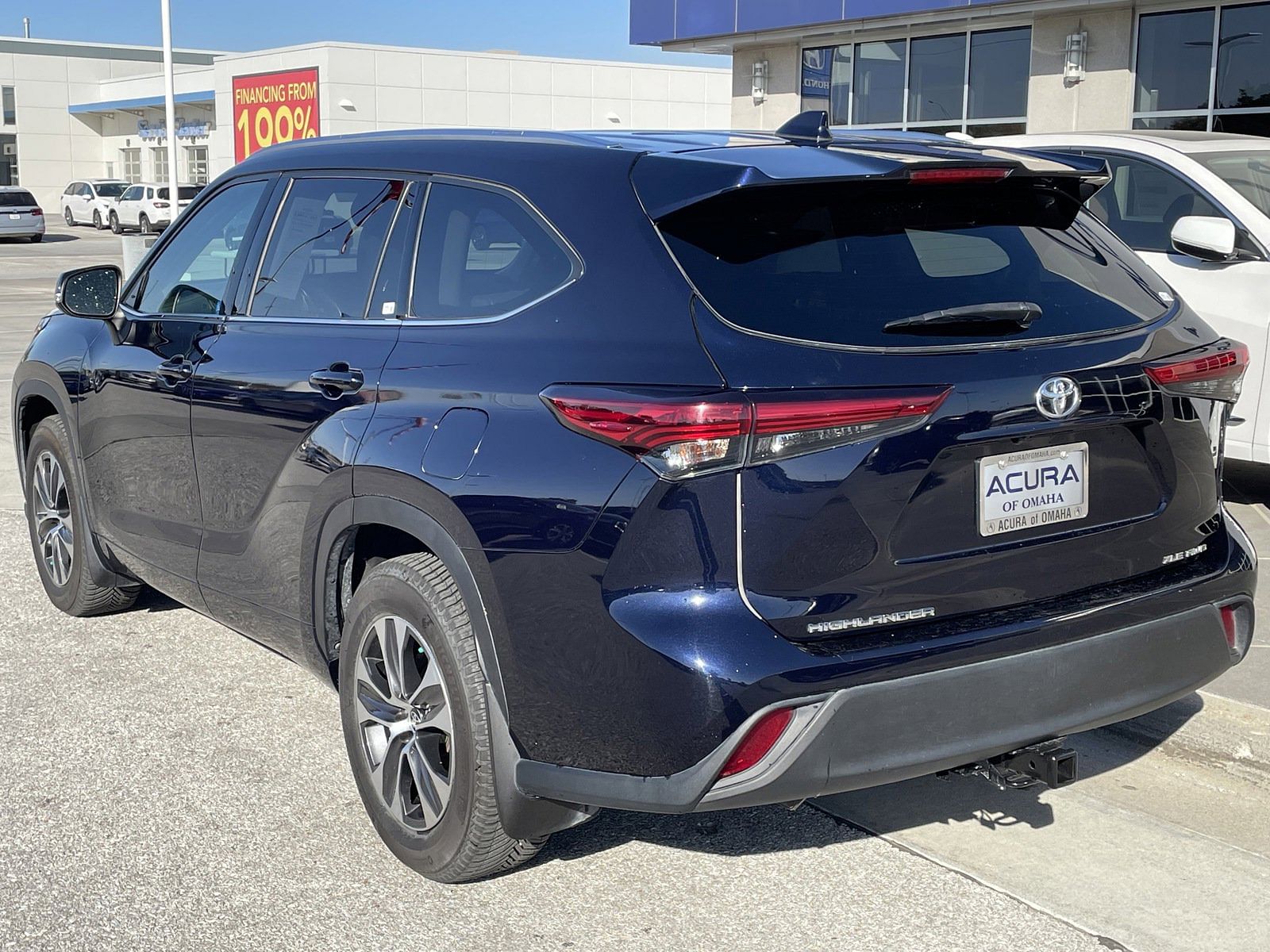 Used 2020 Toyota Highlander XLE with VIN 5TDHZRBH3LS520243 for sale in Omaha, NE