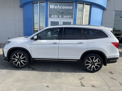 1 image of 2022 Honda Pilot Touring 7-Passenger