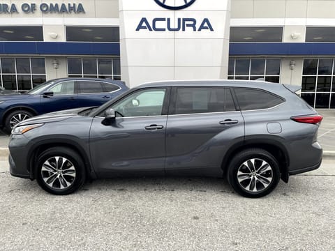 1 image of 2020 Toyota Highlander XLE