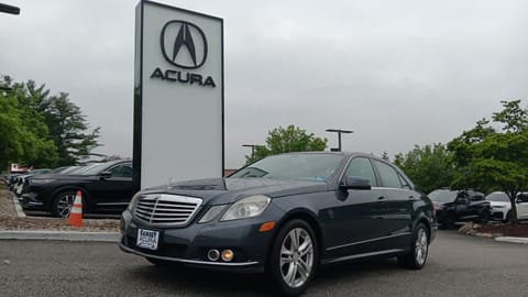 1 image of 2010 Mercedes-Benz E 350 E 350 Luxury