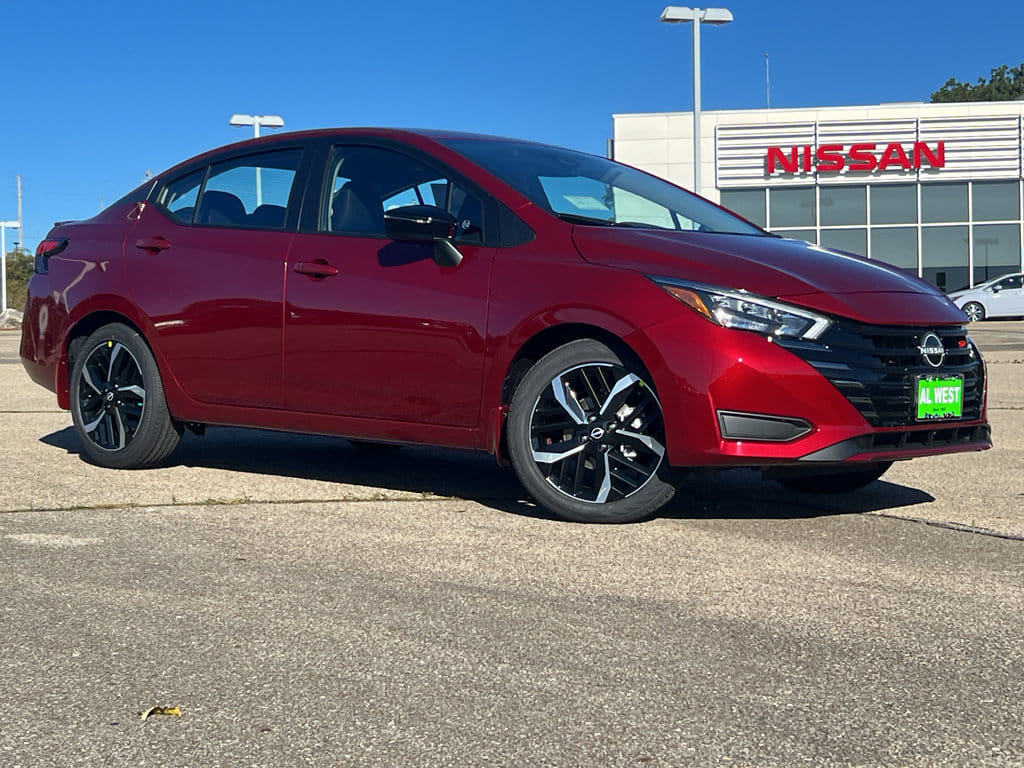 2025 Nissan Versa Sedan SR's photo