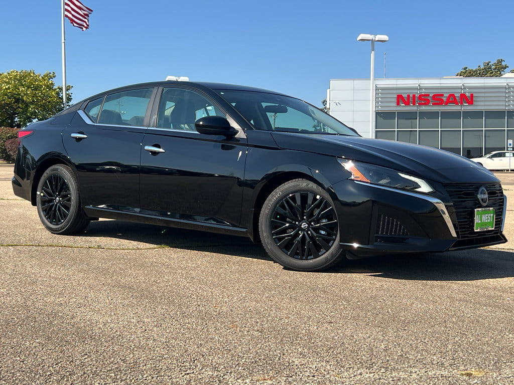 2025 Nissan Altima SV's photo