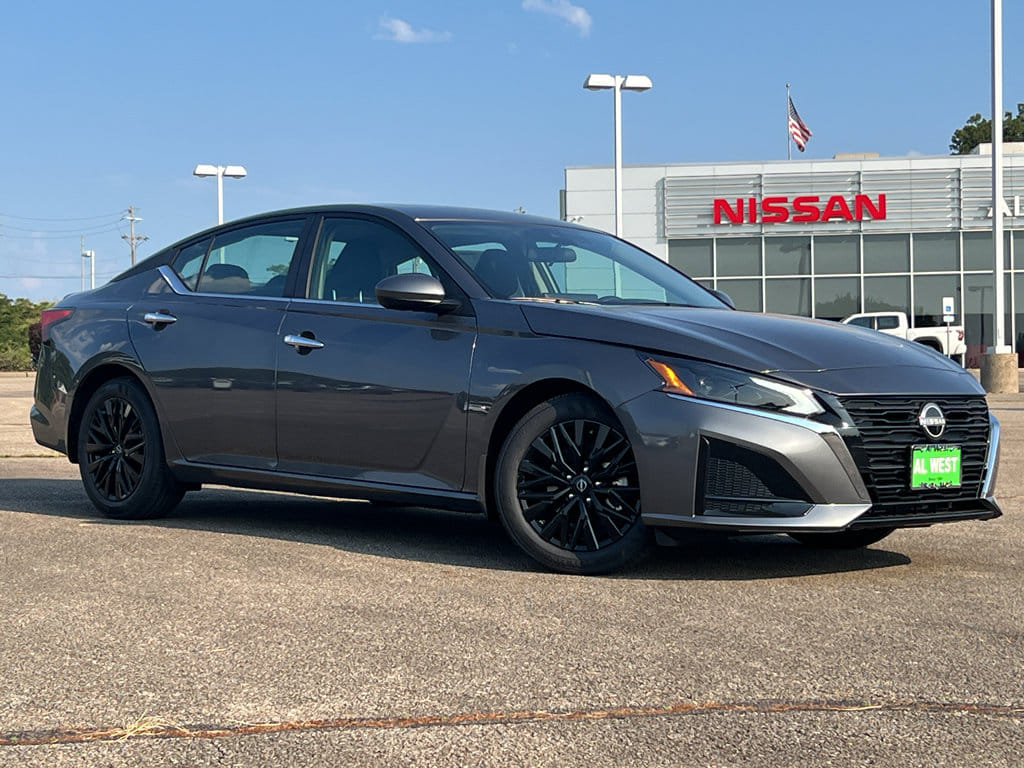 2025 Nissan Altima SV's photo