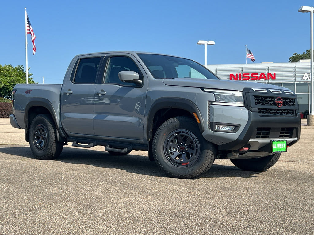 2025 Nissan Frontier PRO-4X's photo