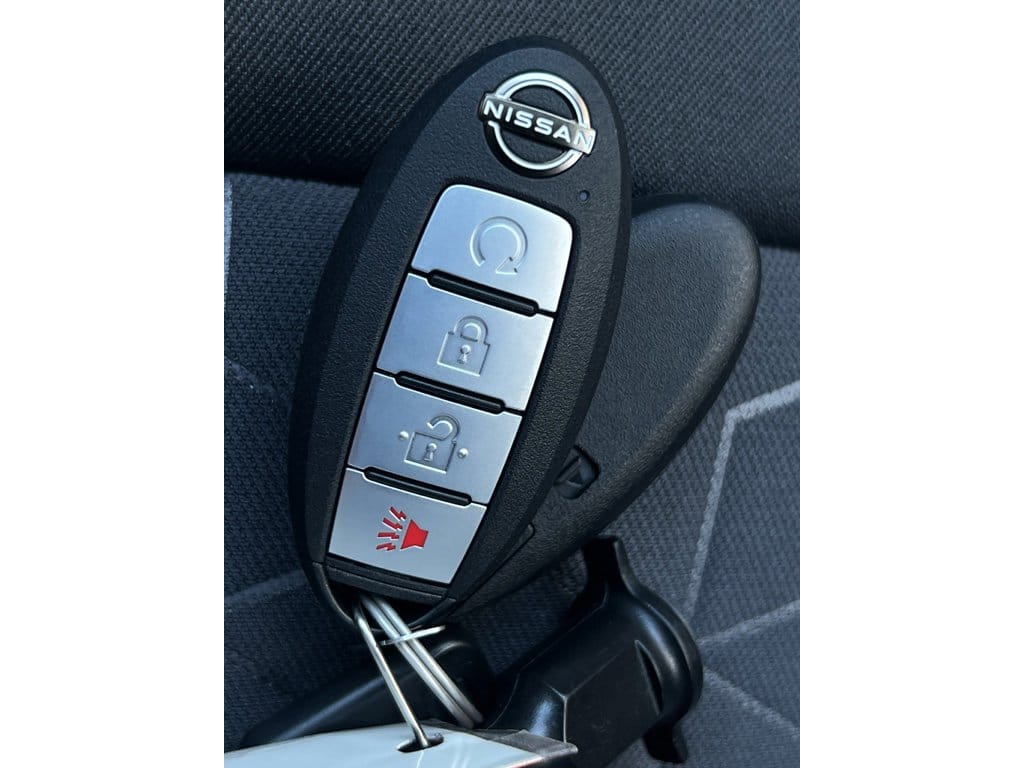 11 thumbnail image of  2026 Nissan Frontier SV