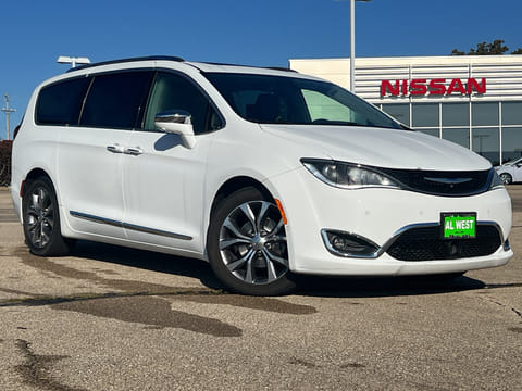 1 image of 2018 Chrysler Pacifica Limited