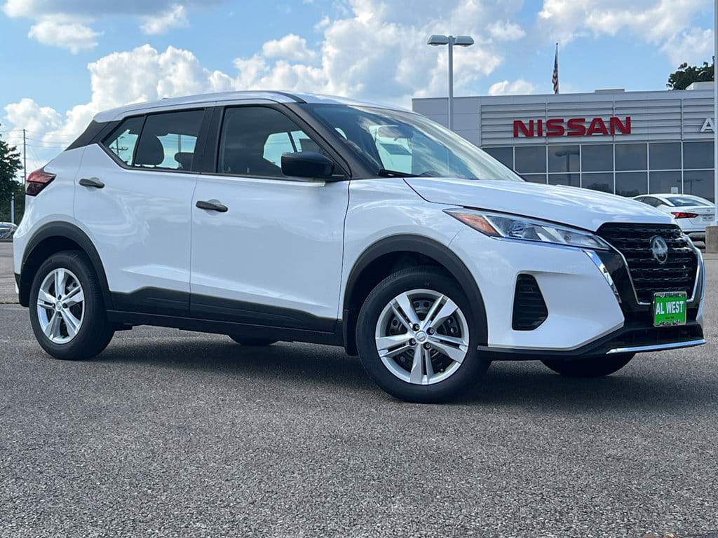 2025 Nissan KICKS PLAY Base's photo