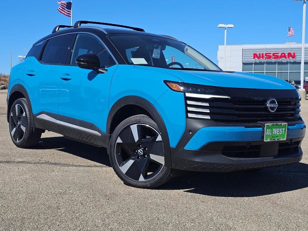 2025 Nissan Kicks SR AWD's photo