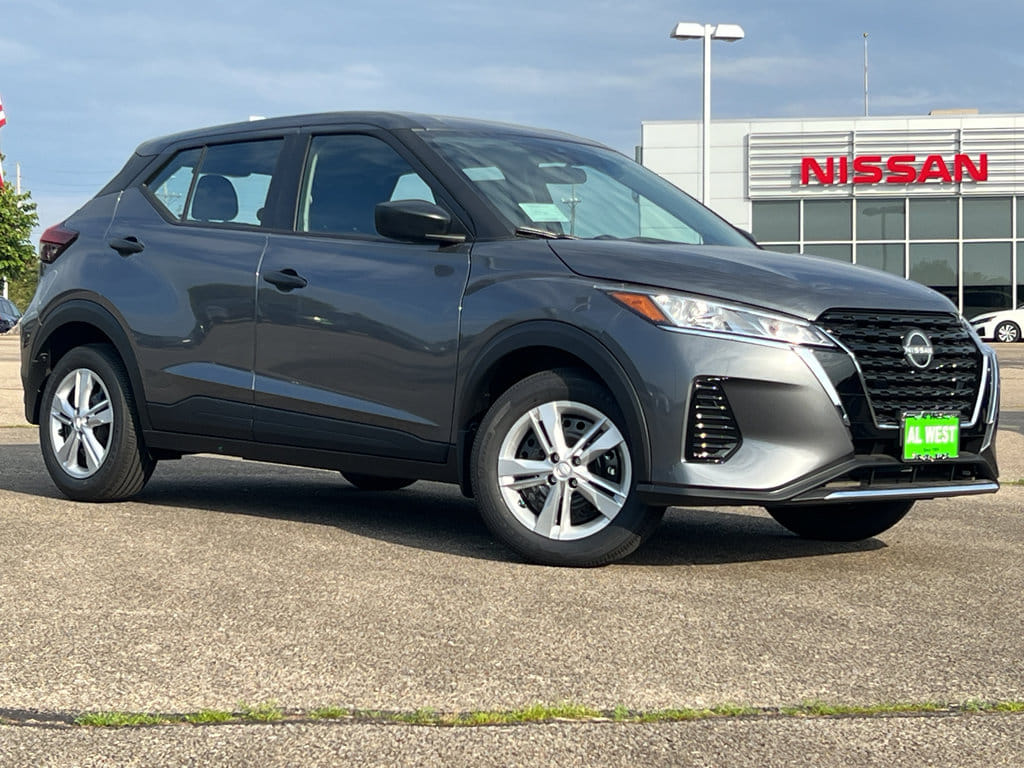 2025 Nissan KICKS PLAY Base's photo