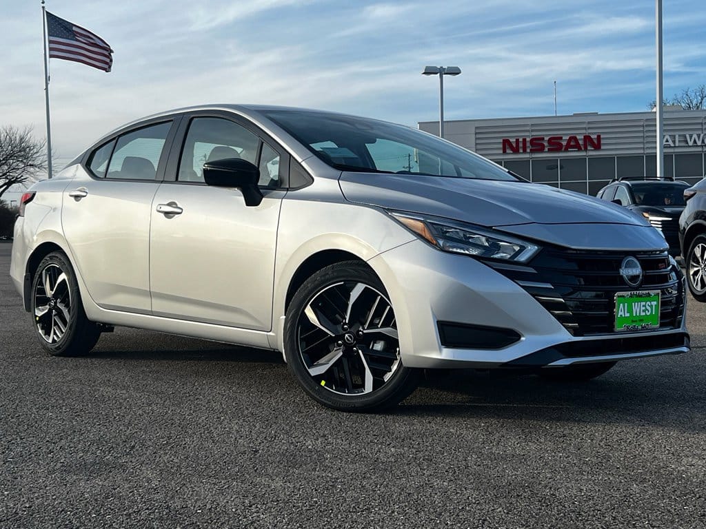 2025 Nissan Versa Sedan SR's photo